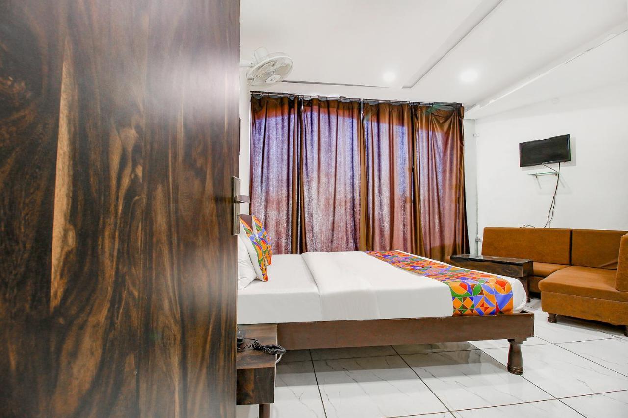 โอโย 23700 โฮเต็ล Htc Hotel โบปาล ภายนอก รูปภาพ